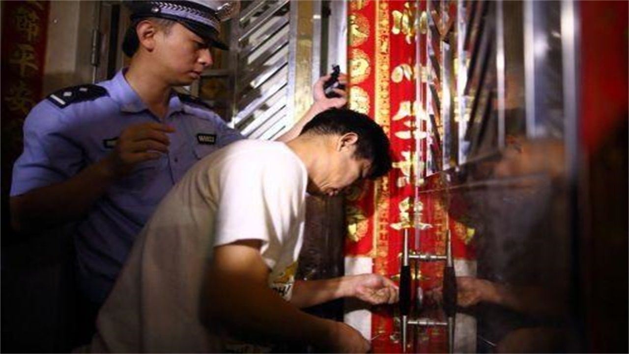 百色地区请开锁师傅开了锁后，师傅